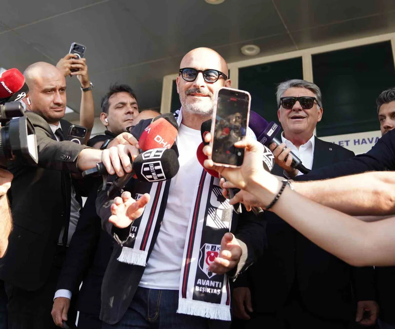 BEŞİKTAŞ'IN TEKNİK DİREKTÖRLÜK GÖREVİ İÇİN ANLAŞMA SAĞLADIĞI VİNCENZO ITALİANO, İSTANBUL'A GELDİ....