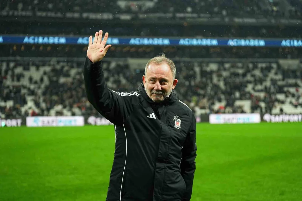 BEŞİKTAŞ'TA İKİNCİ KEZ TEKNİK DİREKTÖRLÜK KOLTUĞUNA OTURAN SERGEN YALÇIN İLE YOLLAR RESMEN...