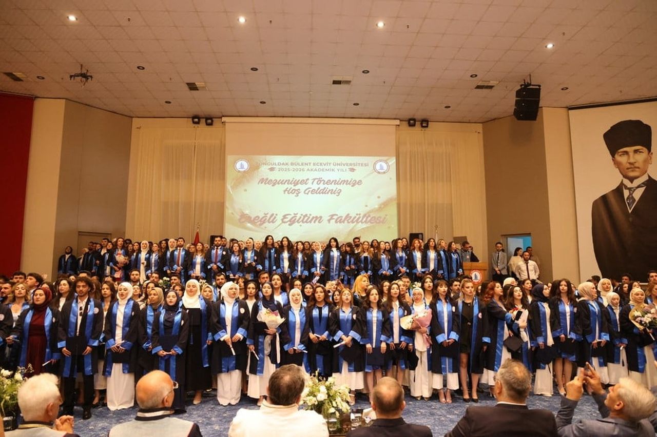 BEUN’DA ÖĞRENCİLİKTEN ÖĞRETMENLİĞE UZANAN YOLCULUK MEZUNİYET TÖRENİ İLE TAÇLANDI