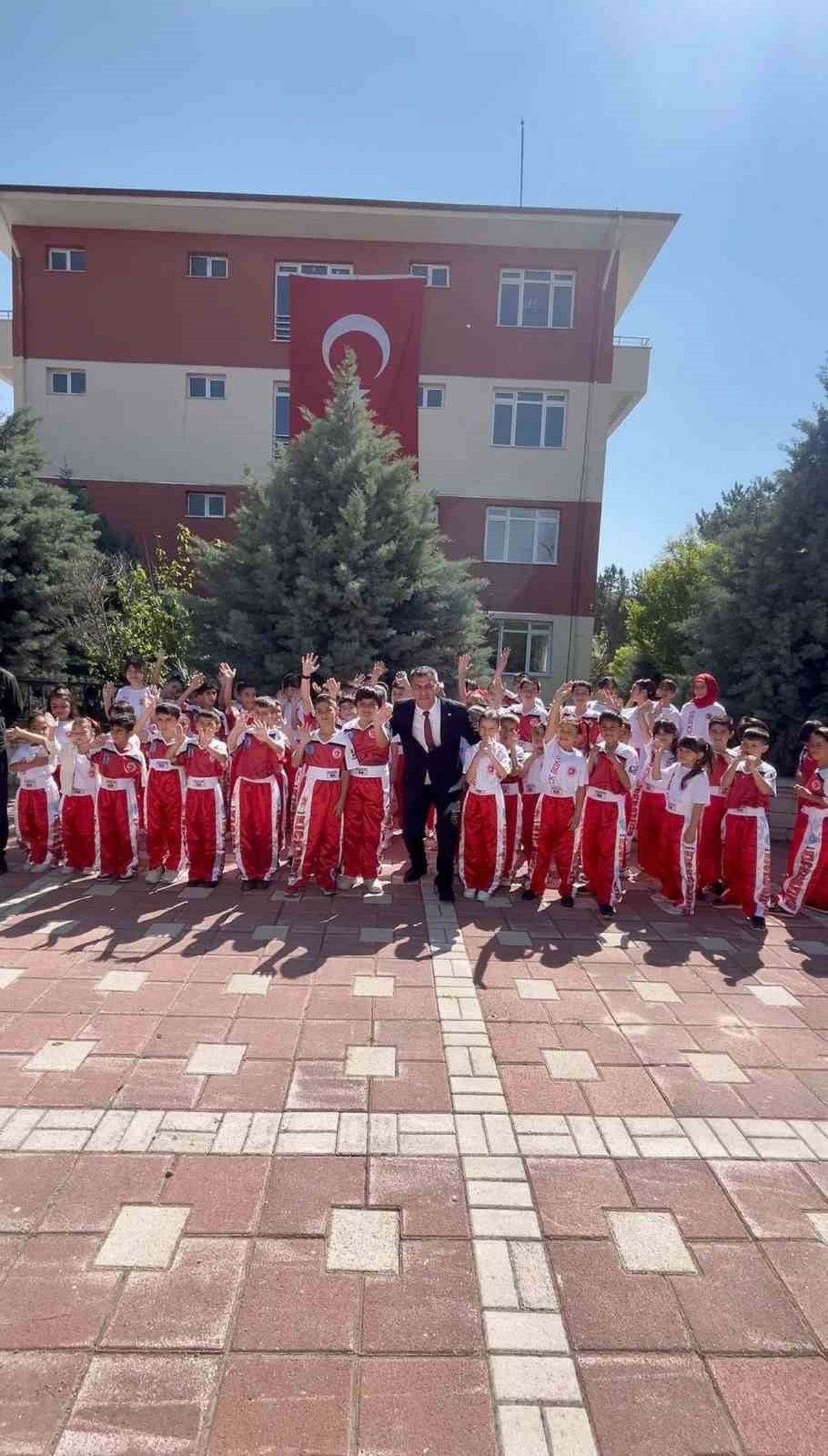 BEYLİKOVA GENÇLİK VE SPOR İLÇE MÜDÜRLÜĞÜ BÜNYESİNDE AÇILAN KİCK BOKS KURSLARI, KIZ VE ERKEK OLMAK...