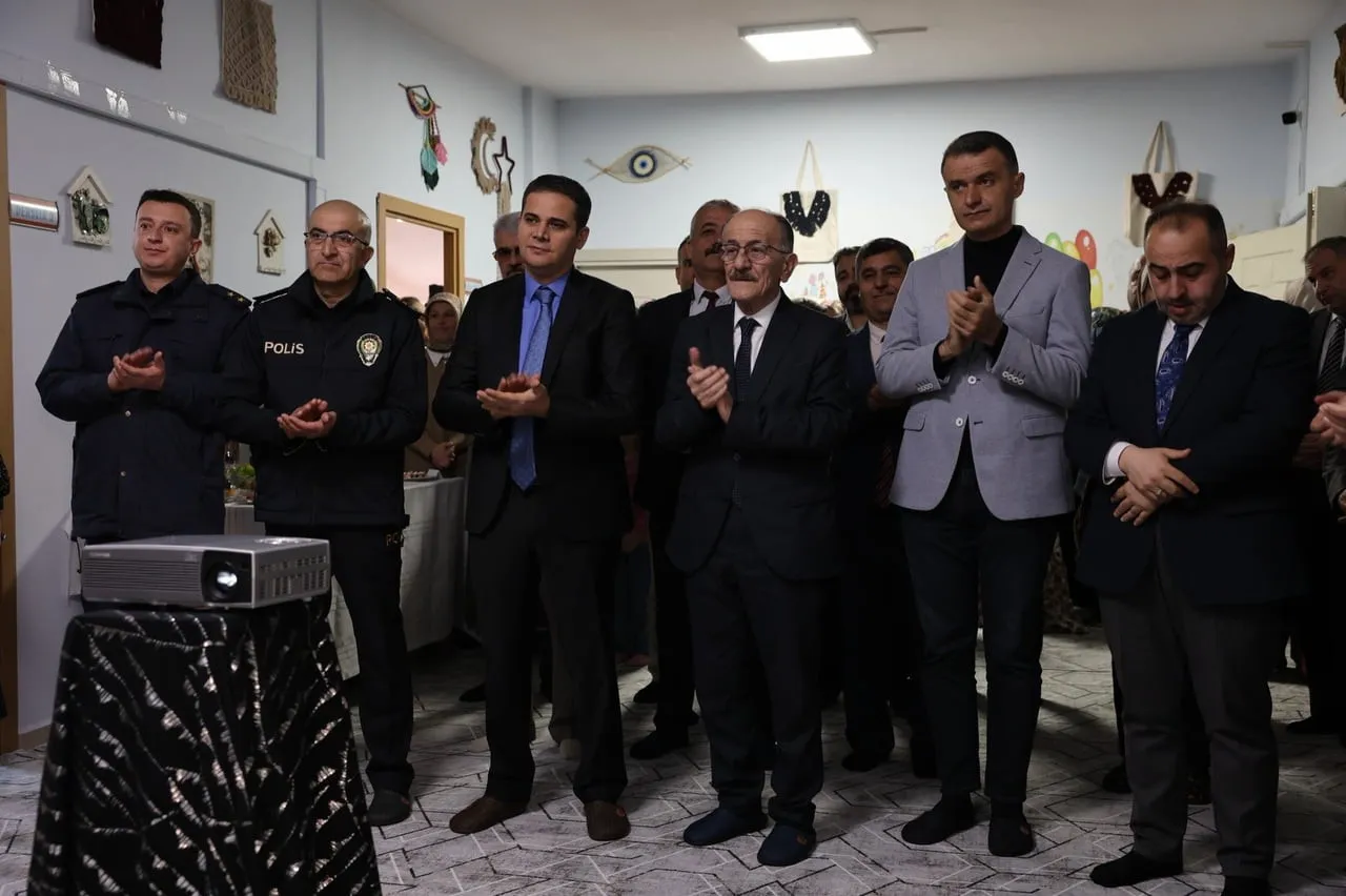 BEYŞEHİR'DE FAALİYET GÖSTEREN AİLE DESTEK VE EĞİTİM MERKEZİ (ADEM) TARAFINDAN DÜZENLENEN SERGİ VE...
