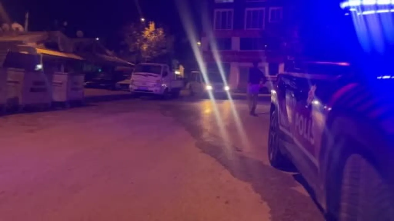 Motosikletinin çalındığını iddia eden alkollü şahıs, yoldan geçen otomobili polis aracı sanıp...