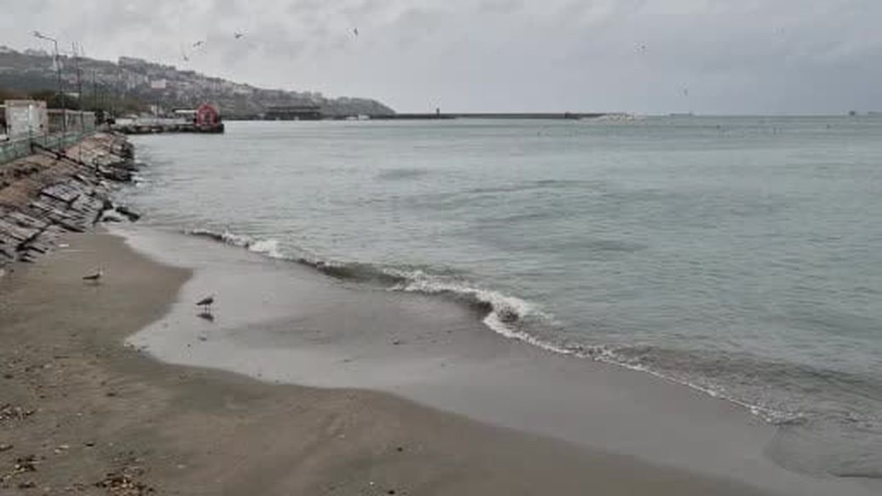 Marmara Denizi’nde fırtına etkili oluyor: Balıkçı tekneleri limana sığındı