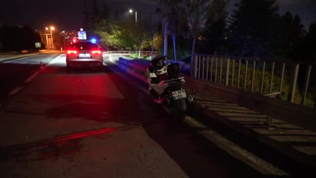 Motosiklet bariyere çarptı: 34 yaşındaki sürücü yaralandı