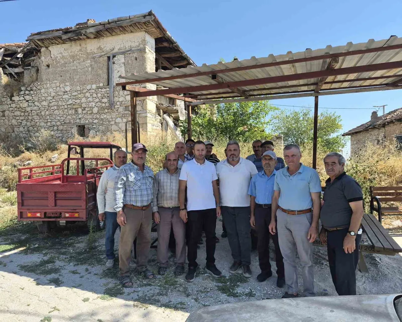 UŞAK İL TARIM VE ORMAN MÜDÜRLÜĞÜ EKİPLERİ, KÖYLERDE ÜRETİCİLERİ ZİYARET EDEREK TARIM VE...