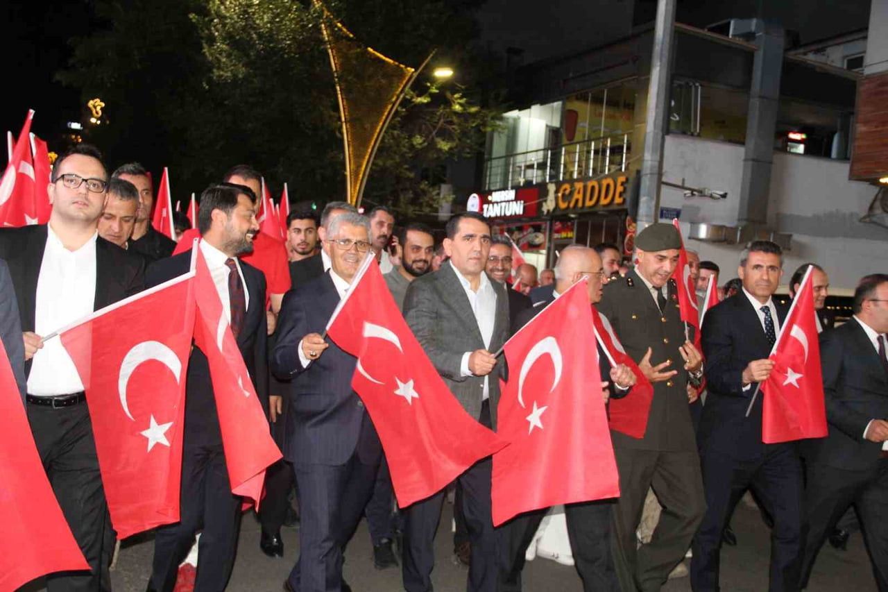 BİNGÖL'DE 15 TEMMUZ'UN 10. YIL DÖNÜMÜNDE DEMOKRASİ NÖBETİ