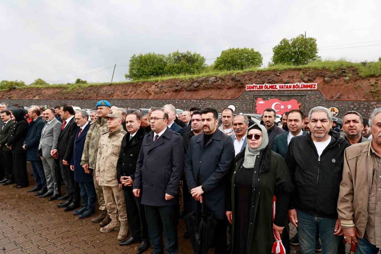 BİNGÖL’DE 24 MAYIS 1993’TE BÖLÜCÜ TERÖR ÖRGÜTÜ PKK TARAFINDAN ŞEHİT EDİLEN SİLAHSIZ VE SİVİL 33...