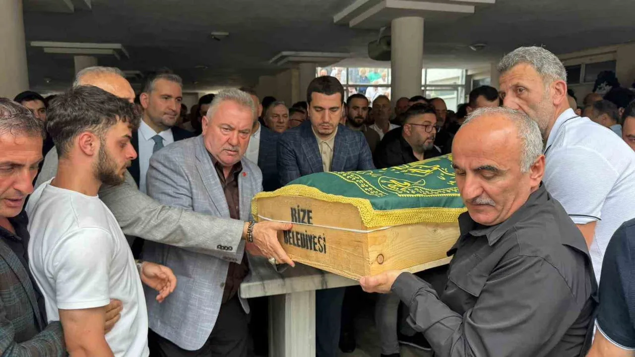BİR SÜREDİR TEDAVİ GÖRDÜĞÜ HASTANEDE HAYATINI KAYBEDEN AK PARTİ PAZAR İLÇE BAŞKANI HAMZA KANDEMİR...