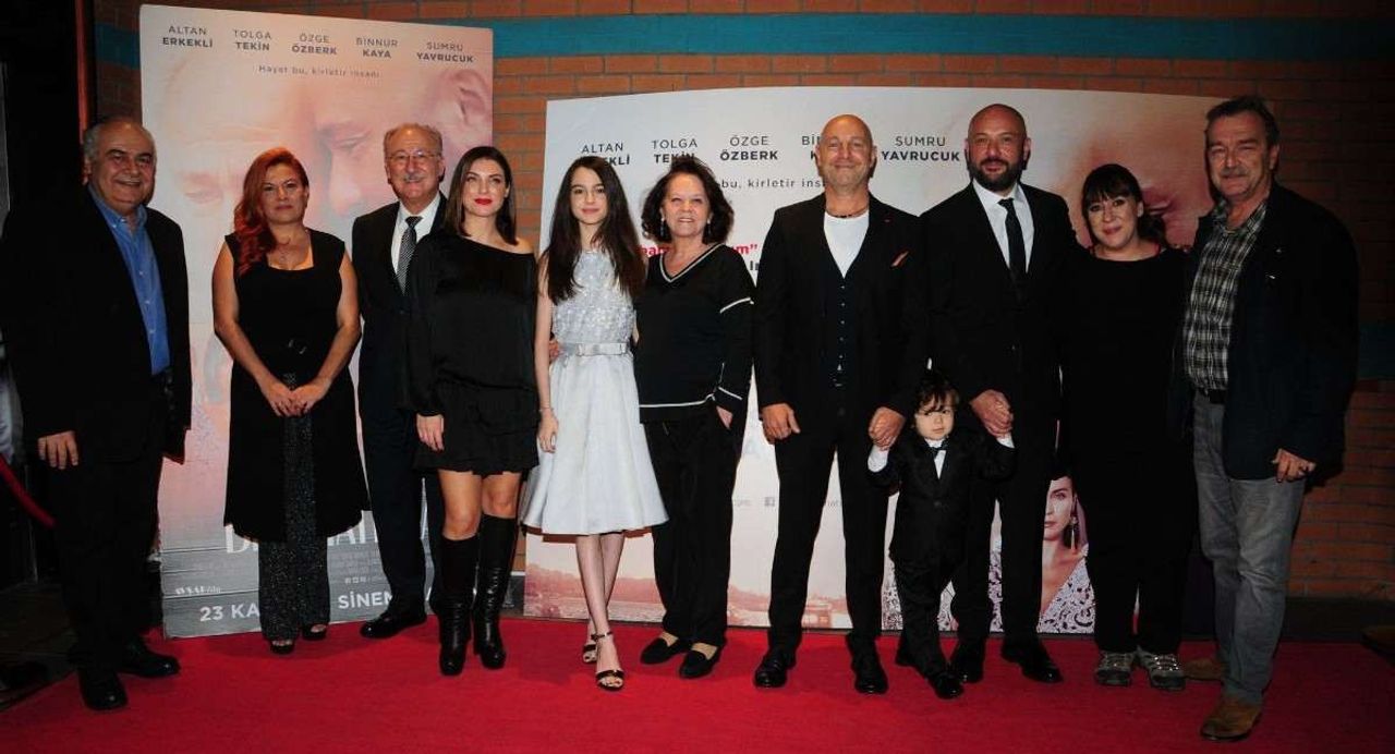 Bizi Hatırla Film Oyuncuları Kim