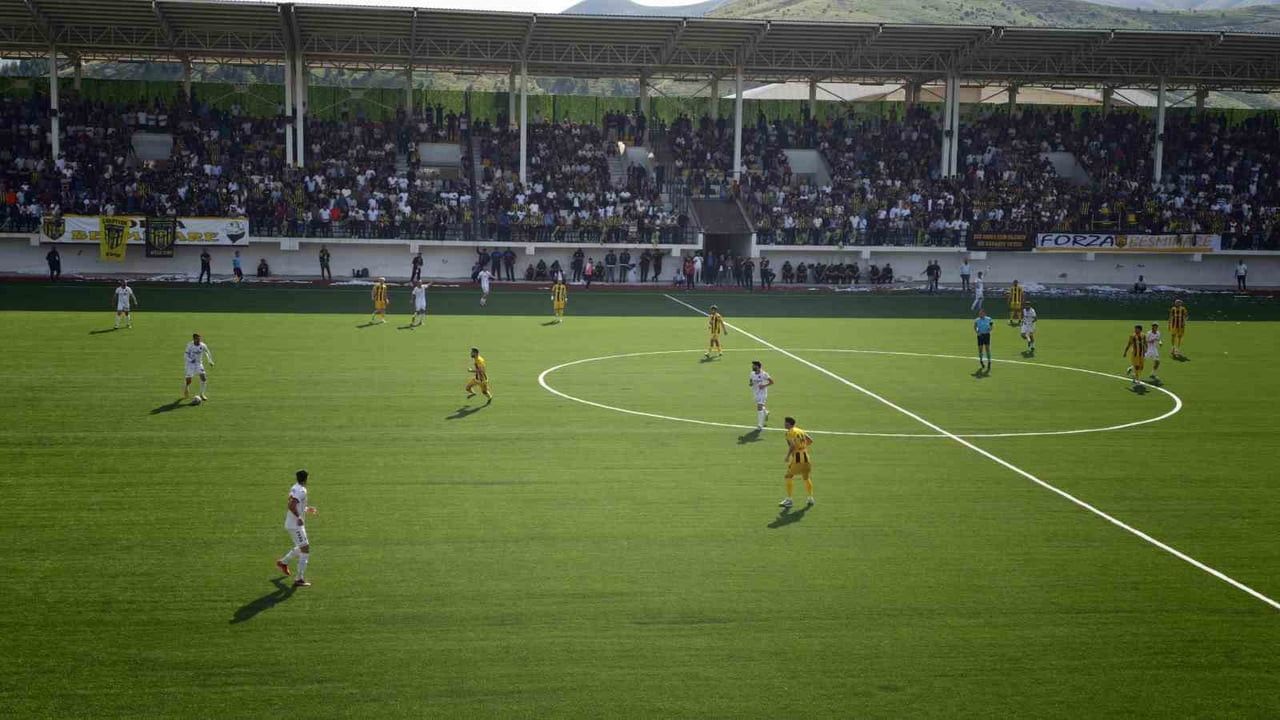 BÖLGESEL AMATÖR LİG 1. GRUP PLAY-OFF FİNALİNDE MÜCADELE EDEN BİTLİS SPOR 1916, KENDİ SAHASINDA...
