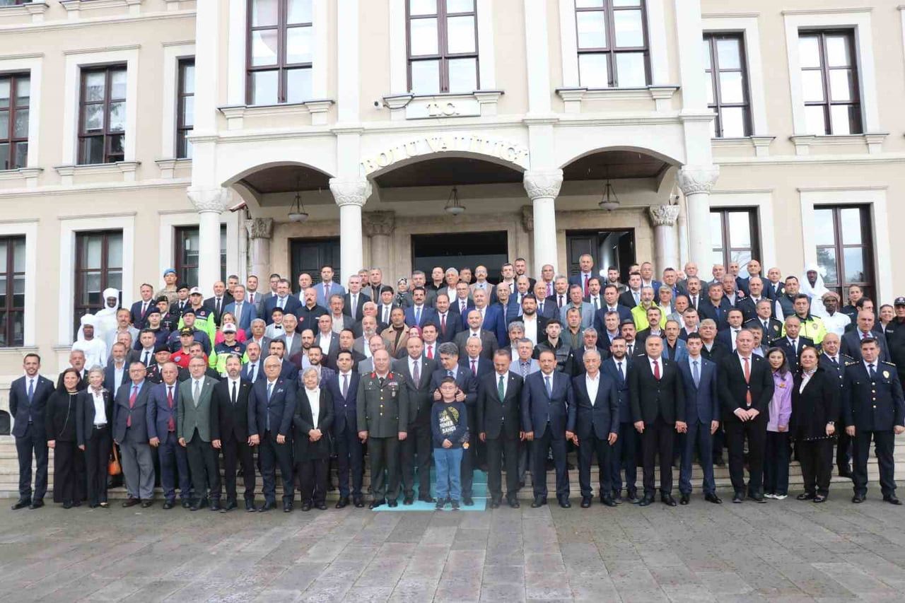 BOLU’DA KURBAN BAYRAMI DOLAYISIYLA BOLU VALİLİĞİ’NDE PROTOKOL BAYRAMLAŞMA PROGRAMI DÜZENLENDİ....