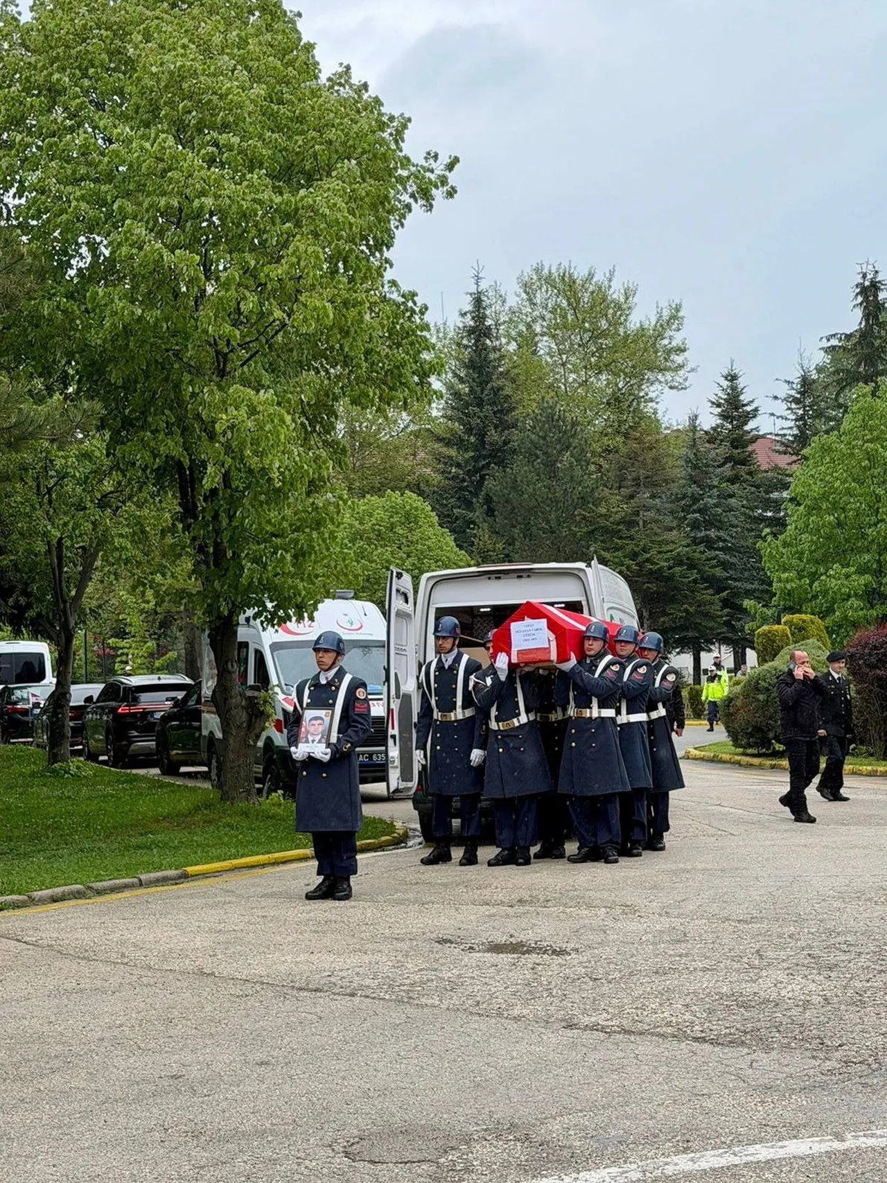 BOLU’NUN MUDURNU İLÇESİNDE GEÇİRDİĞİ KALP KRİZİ SONUCU 27 YAŞINDA HAYATINI KAYBEDEN İLÇE JANDARMA...