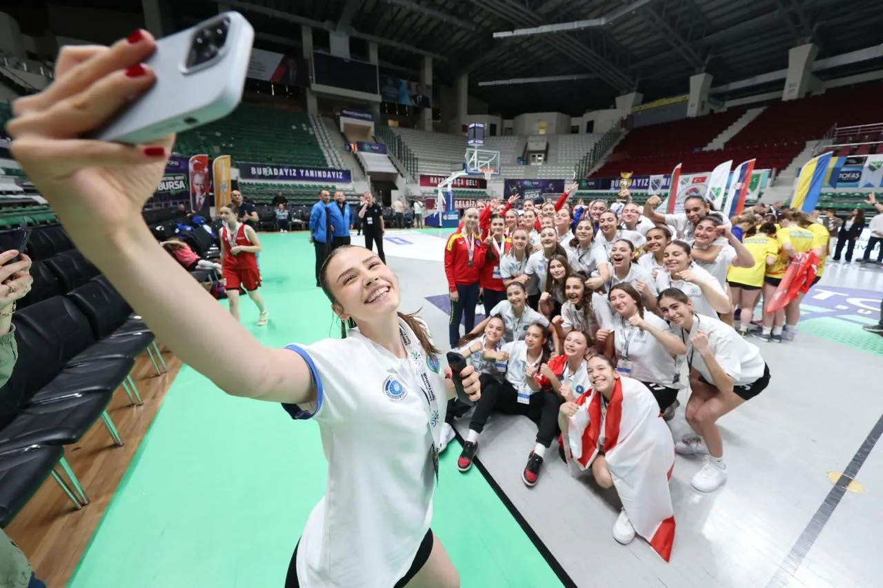 BURSA'DA SPOR ŞENLİKLERİNDE KARDEŞLİK RÜZGARI ESTİ