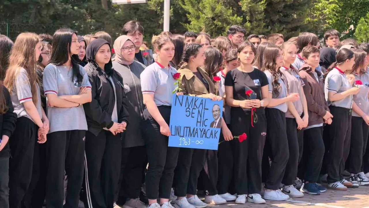 BURSA’NIN İNEGÖL İLÇESİNDE YAKALANDIĞI AMANSIZ HASTALIK NEDENİYLE HAYATINI KAYBEDEN OKUL MÜDÜRÜ...