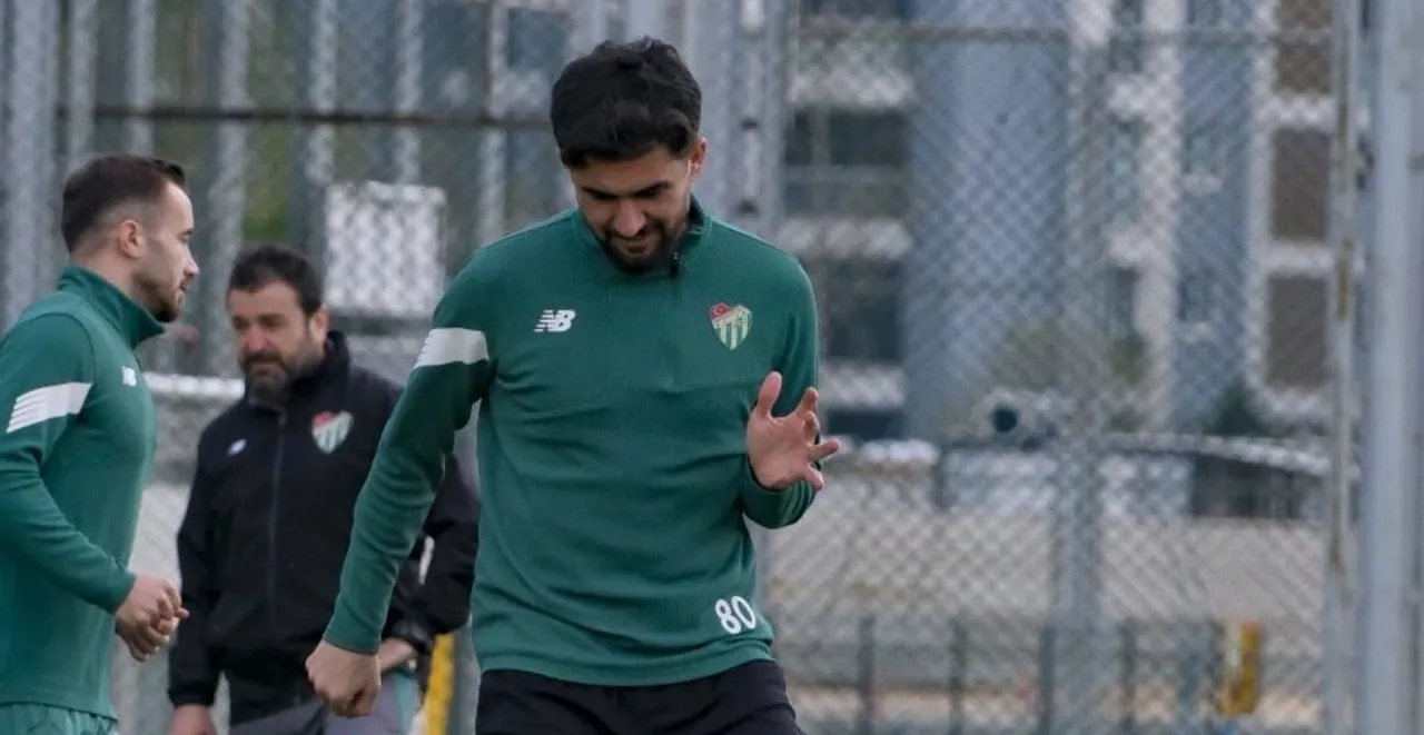 BURSASPOR DEPLASMANDA OYNAYACAĞI ANKARA DEMİRSPOR MAÇI ÖNCESİ HAZIRLIKLARA START VERDİ.