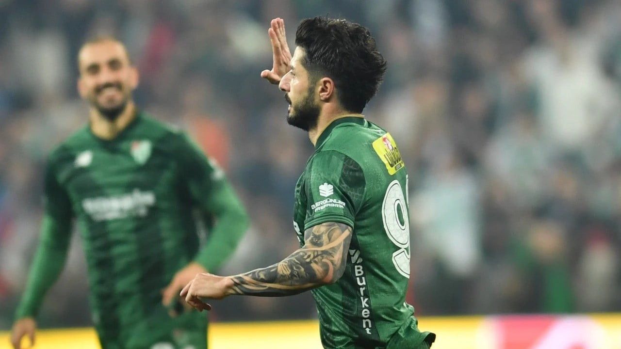 BURSASPOR YÖNETİMİ, İÇ TRANSFER ÇALIŞMALARI KAPSAMINDA DENEYİMLİ SAVUNMA OYUNCUSU BARIŞ GÖK'ÜN...