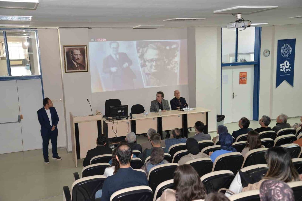 BUÜ EĞİTİM FAKÜLTESİ'NDE "FETHİ GEMUHLUOĞLU’NDA AŞK, AĞABEYLİK VE DOSTLUK" BAŞLIKLI PANEL...