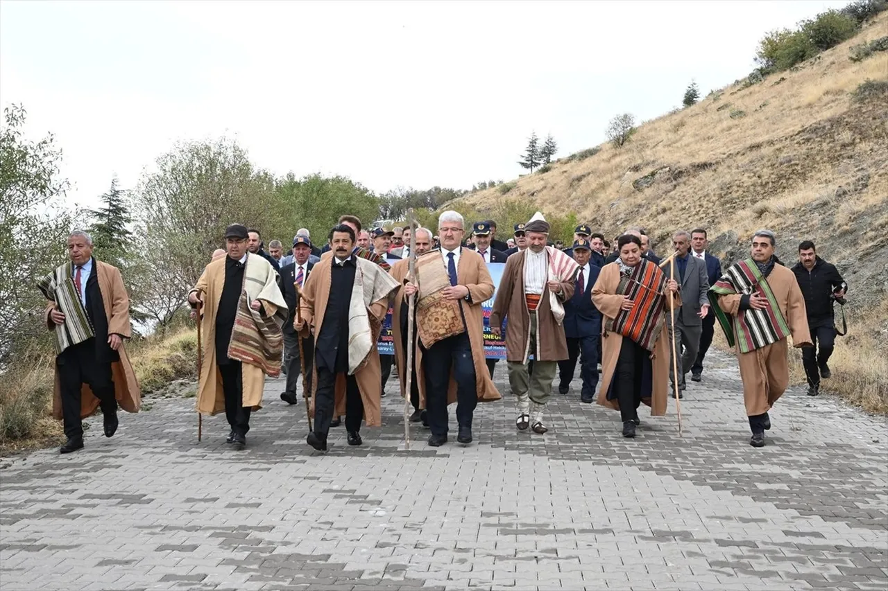Büyük Türk düşünürü, tasavvuf ve halk şairi Yunus Emre, Kırşehir ve Aksaray il sınırlarının...