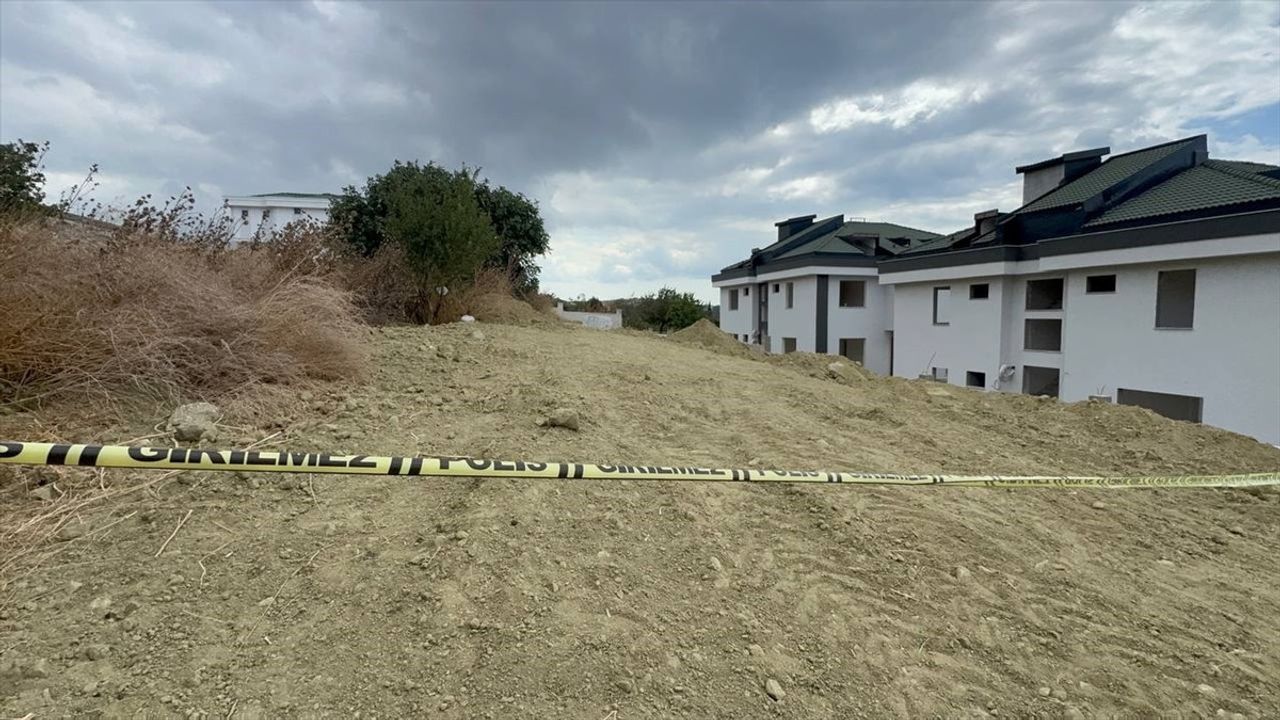 Büyükçekmece'de bir villa inşaatında yabancı uyruklu olduğu belirlenen erkek cesedi bulundu....