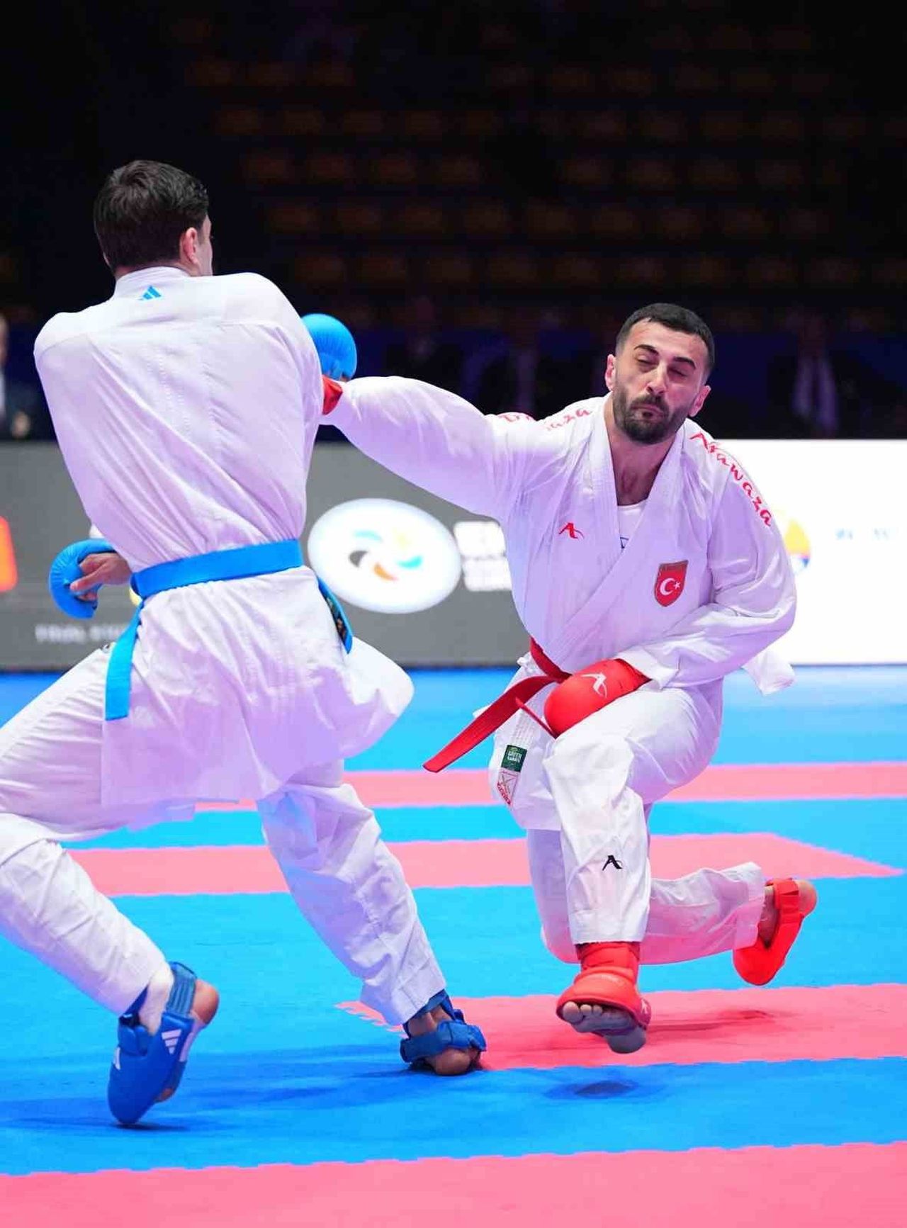 BÜYÜKLER AVRUPA KARATE ŞAMPİYONASI'NDA MİLLİ SPORCU UĞUR AKTAŞ, SAKAT SAKAT ÇIKTIĞI FİNAL MAÇINDA...