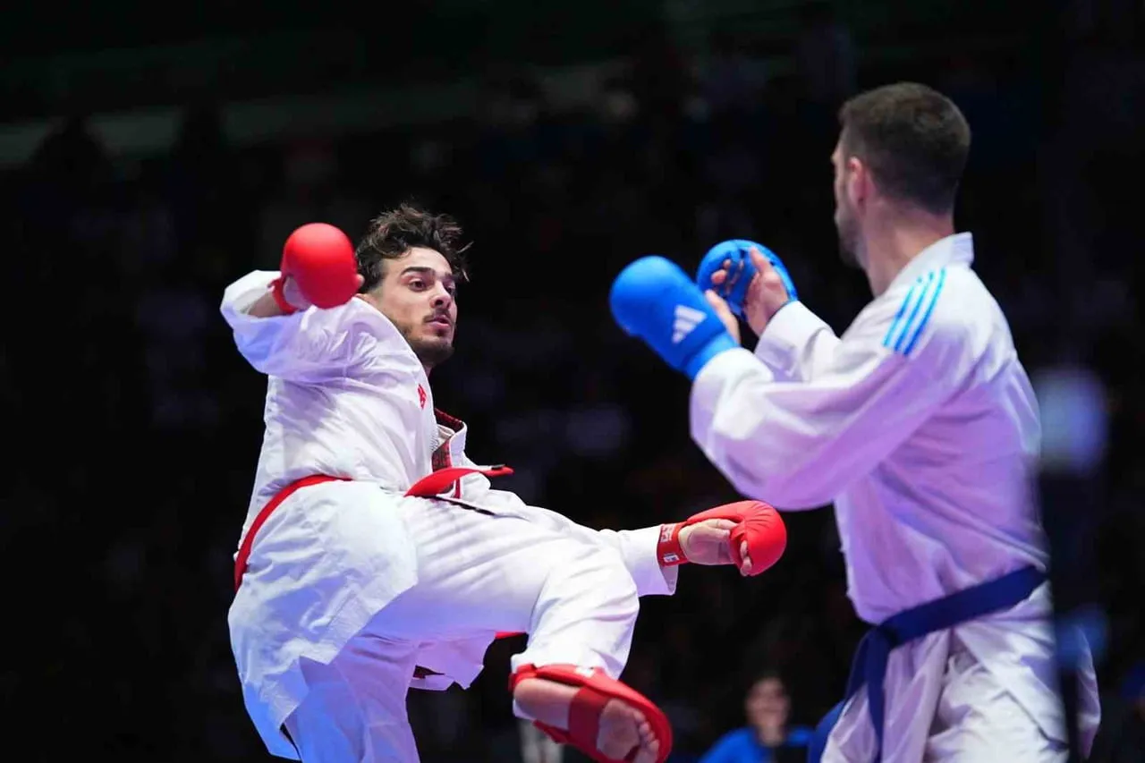 BÜYÜKLER AVRUPA KARATE ŞAMPİYONASI'NDA TÜRKİYE, ERKEK TAKIM KUMİTEDE GÜMÜŞ MADALYA...