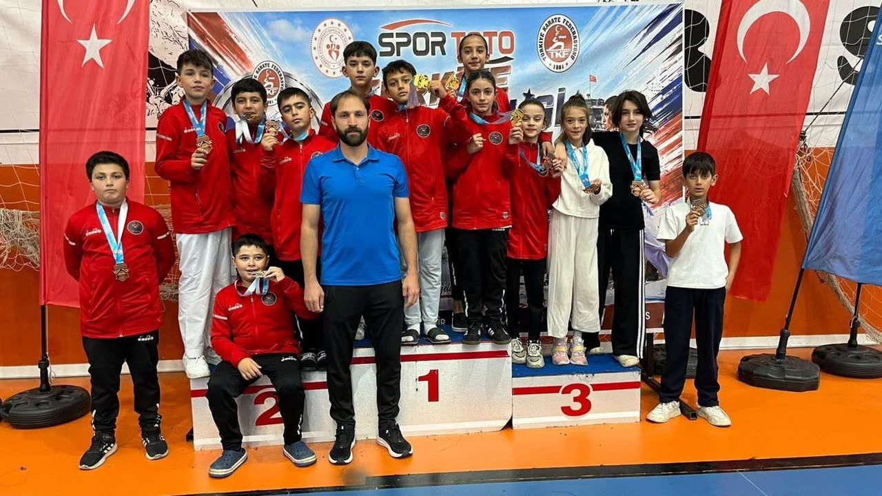 ERZİNCANLI KARATECİLERDEN TÜRKİYE YILDIZLAR LİGİ’NDE 13 MADALYA