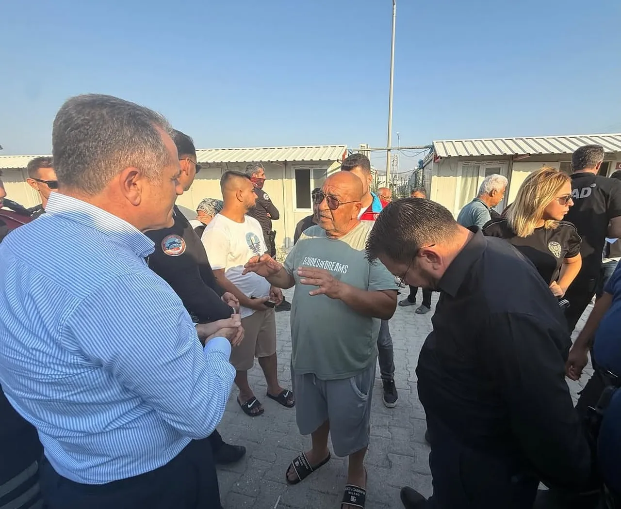 GÜZELBURÇ GKM’DE GERÇEKLEŞTİRİLEN TOPLANTIDA, VATANDAŞLARA TAHLİYE SÜRECİNE İLİŞKİN BİLGİ...