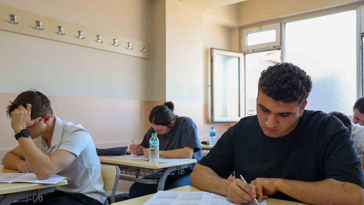 ÜNİVERSİTE SINAVINA HAZIRLANAN GENÇLERİN HAYALLERİNİ GERÇEĞE DÖNÜŞTÜREN MİHMANDAR AKADEMİ, 2026...