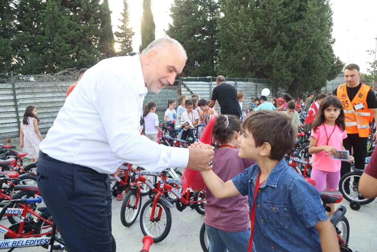 CANİK BELEDİYE BAŞKANI İBRAHİM SANDIKÇI, TÜM VATANDAŞLARI "HAYDİ GÜLE OYNAYA CAMİYE GEL" PROJESİ...