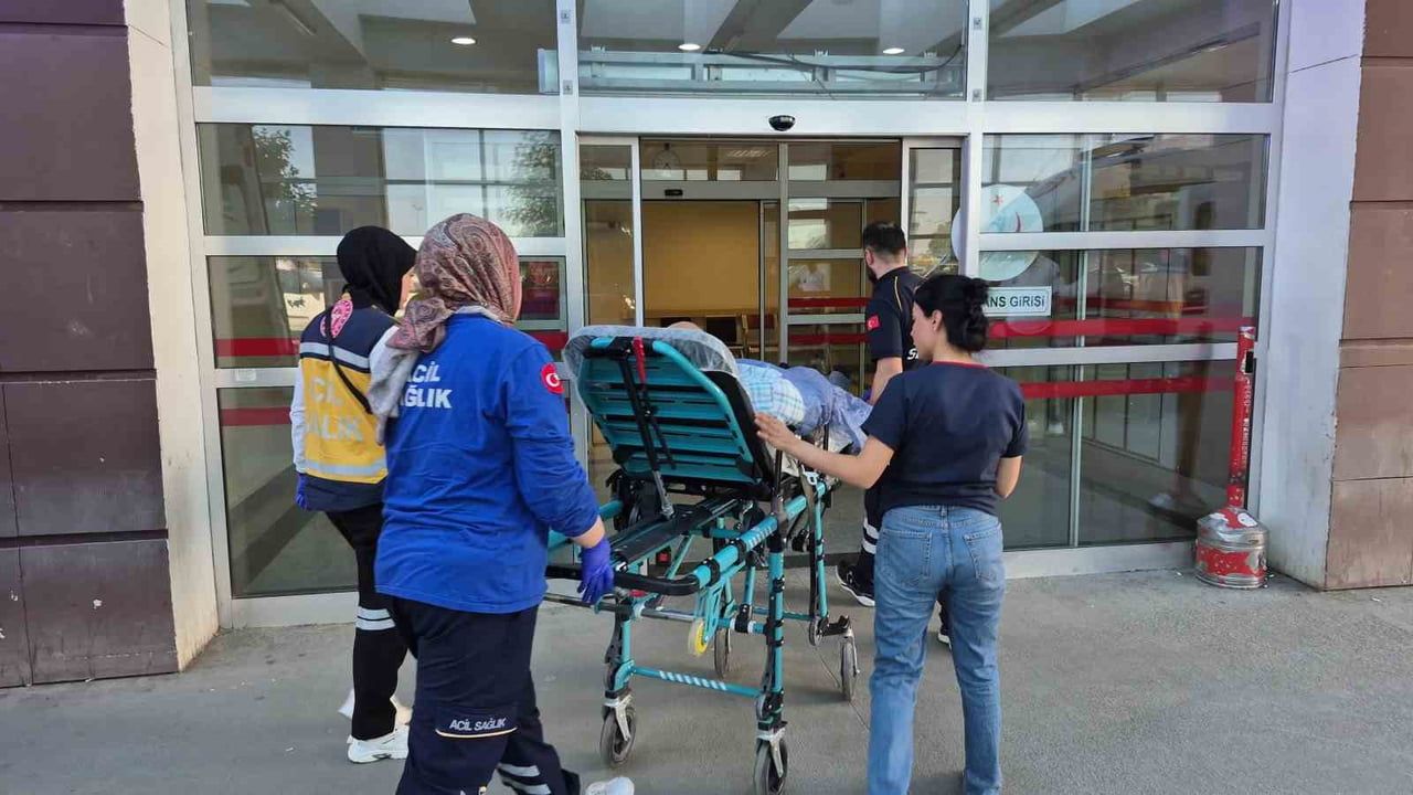 ADIYAMAN’DA İKİ OTOMOBİLİN ÇARPIŞMASI SONUCU MEYDANA GELEN TRAFİK KAZASINDA 3 KİŞİ...