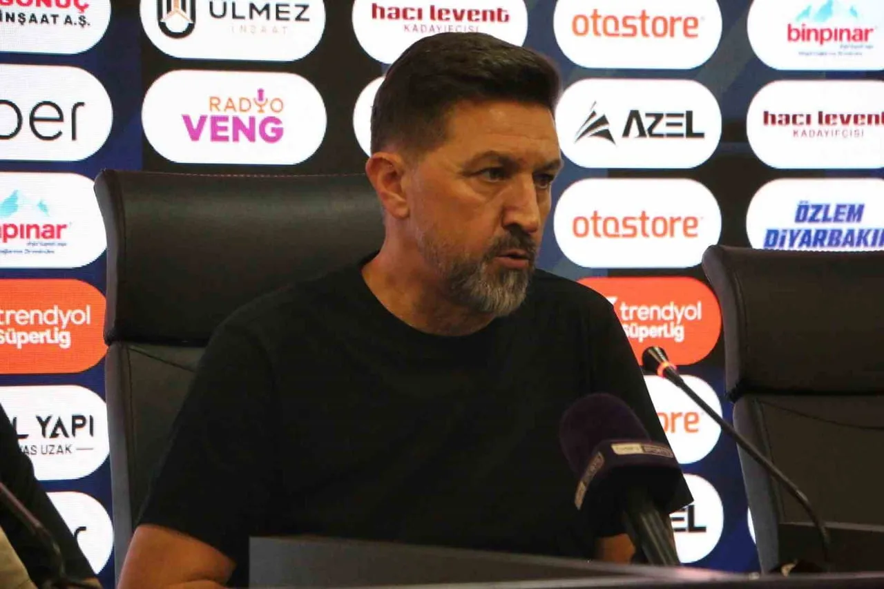 AMED SPORTİF FAALİYETLER TEKNİK DİREKTÖRÜ BESNİK HASİ