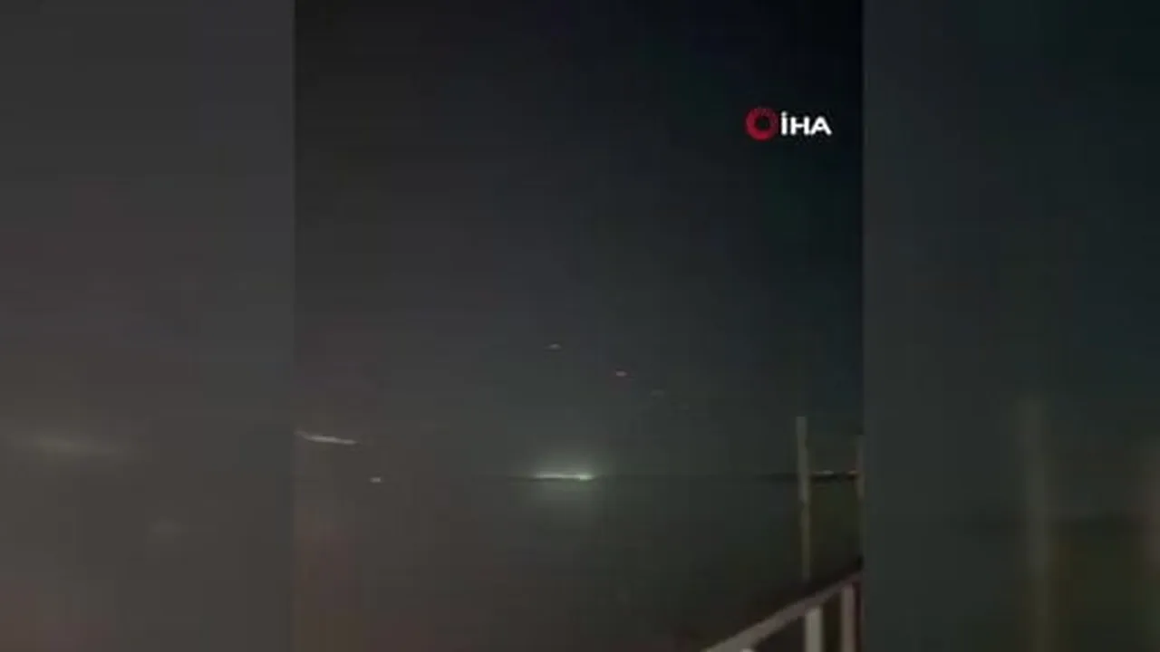 İran Devrim Muhafızları Ordusu, ABD’nin Larak adasına yönelik son saldırısına misilleme olarak...