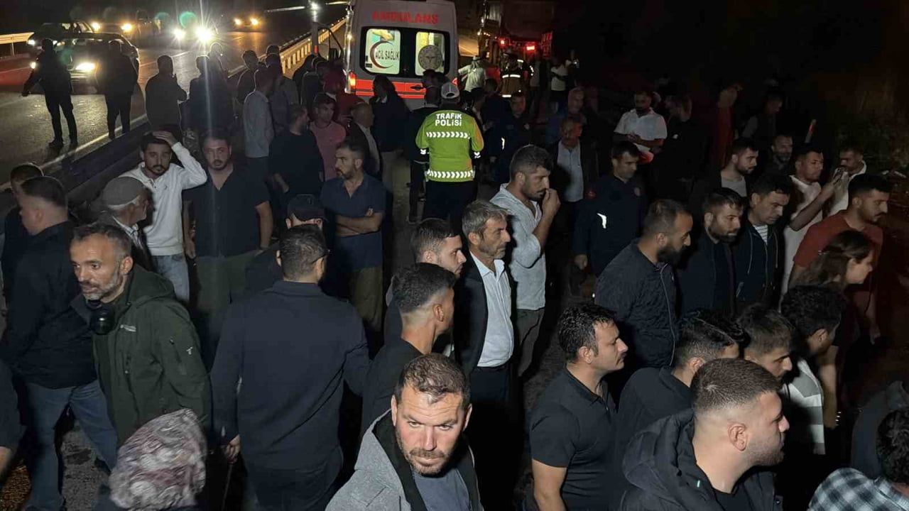 ADIYAMAN’DA HAYVAN GÜBRESİ YÜKLÜ TRAKTÖRE ARKADAN ÇARPAN KAMYONETİN SÜRÜCÜSÜ HAYATINI KAYBETTİ...