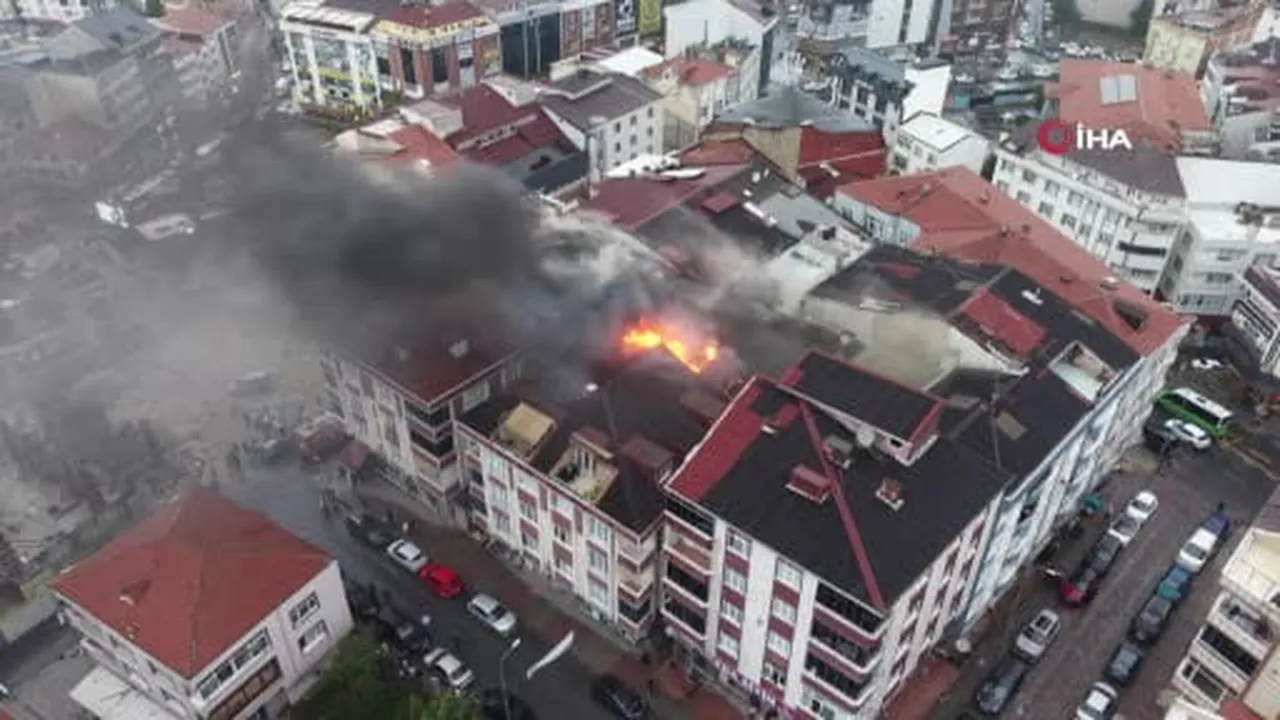 Arnavutköy’de 5 katlı binada yangın