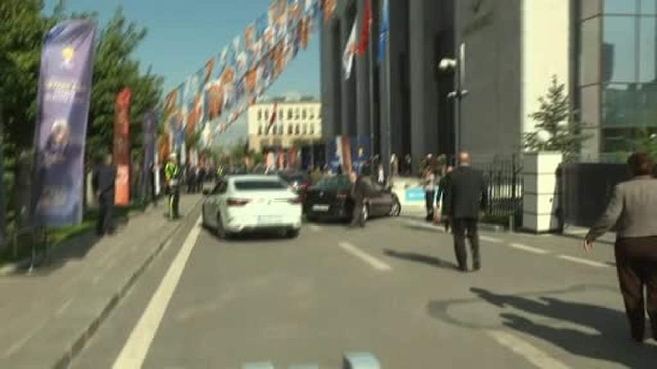 İzmir Büyükşehir Belediye Başkanı Cemil Tugay, AK Parti Genel Merkezi'ne geldi