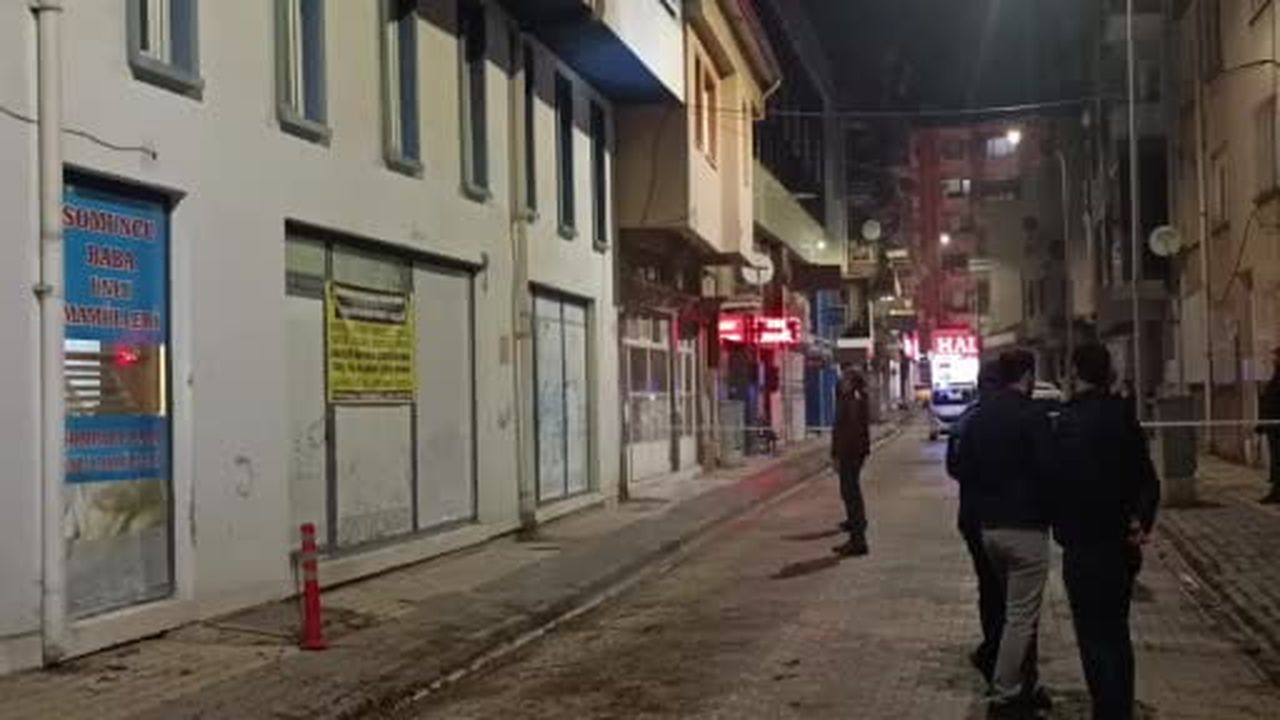 Afyonkarahisar'da 4 katlı bina tedbir amacıyla boşaltıldı