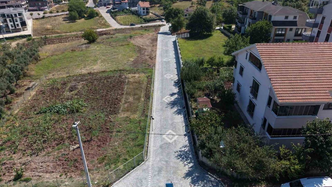 BAŞİSKELE'DE, OSMANLI DÖNEMİNDE İNŞA EDİLEN YAKLAŞIK 150 YILLIK SERVETİYE TAŞ KÖPRÜSÜ'NE GİDEN...