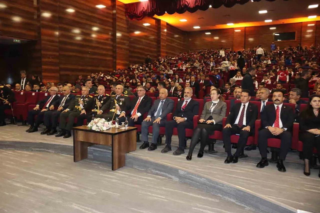 VAN'DA 29 EKİM CUMHURİYET İLANININ 103. YIL DÖNÜMÜ DÜZENLENEN TÖRENLE KUTLANDI.