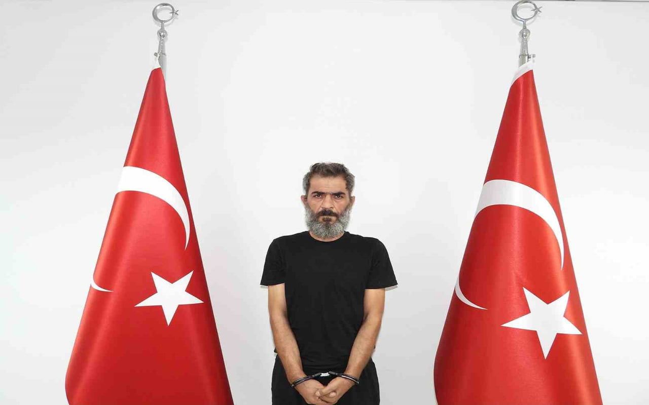 ÖMER EL-HATİP, DENİZ YOLUYLA AVRUPA’YA KAÇMAK ÜZEREYKEN YAKALANDI.