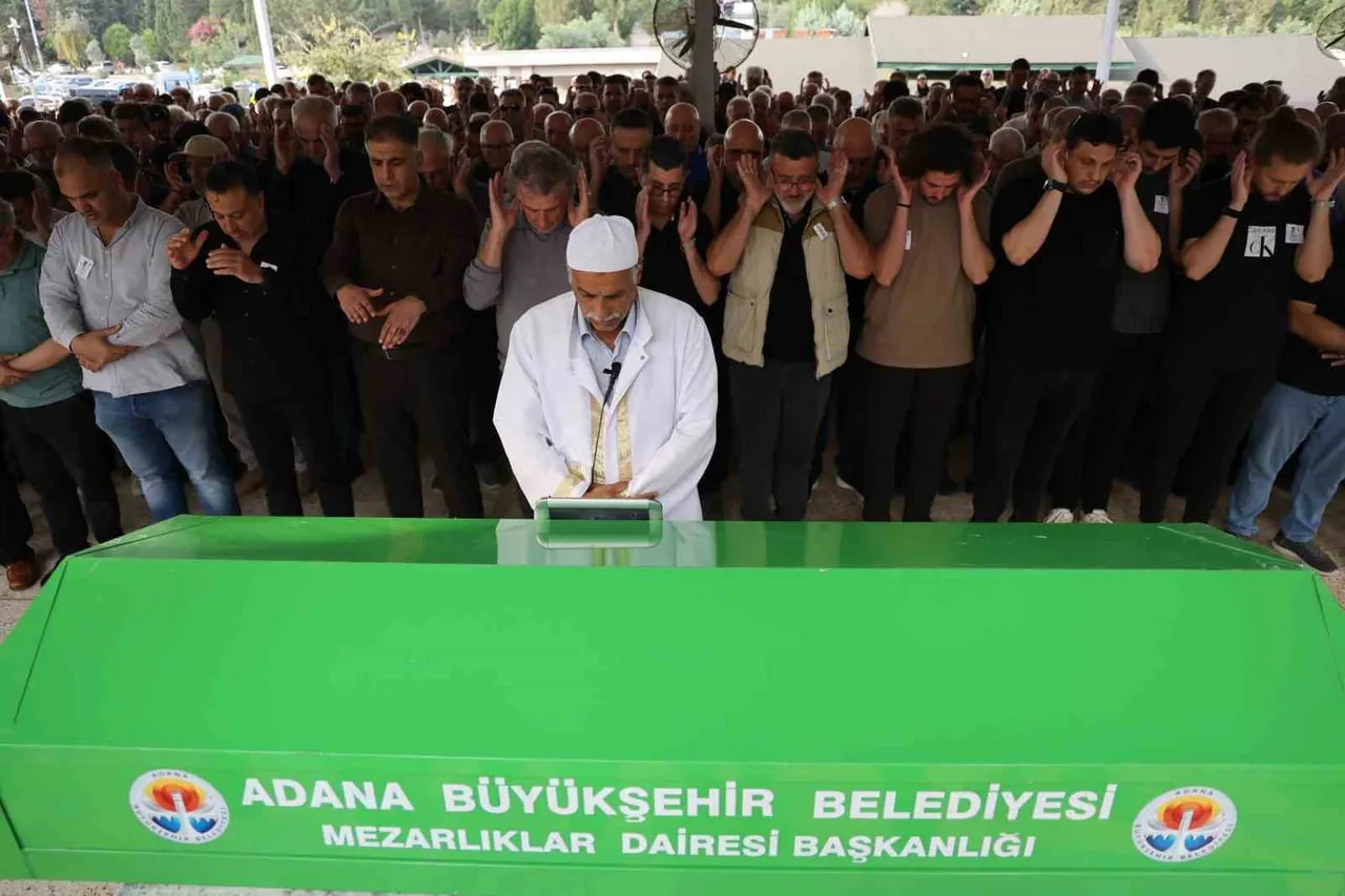DR. ŞAHİN BİNGÜLLÜ İÇİN KABASAKAL MEZARLIĞI'NDA CENAZE TÖRENİ DÜZENLENDİ