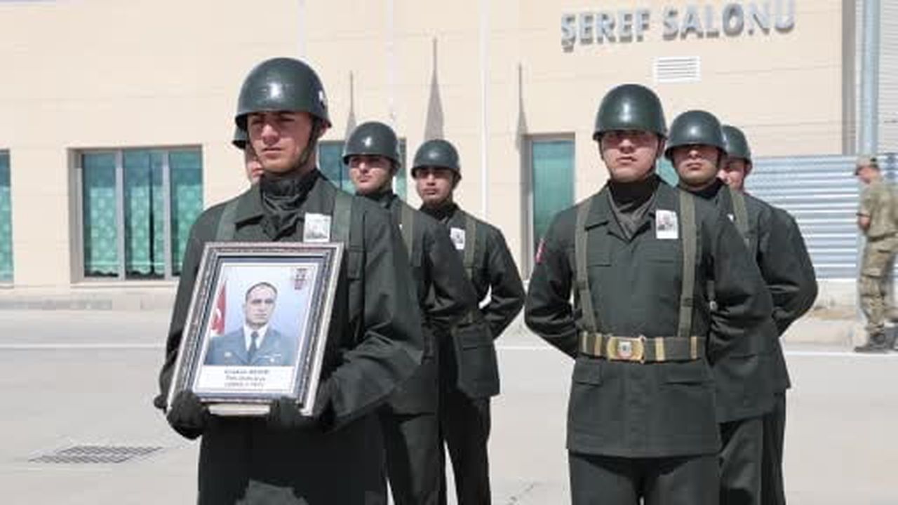 Kalp krizi geçirerek şehit olan Uzman Çavuş Sevim’in naaşı Elazığ’a getirildi
