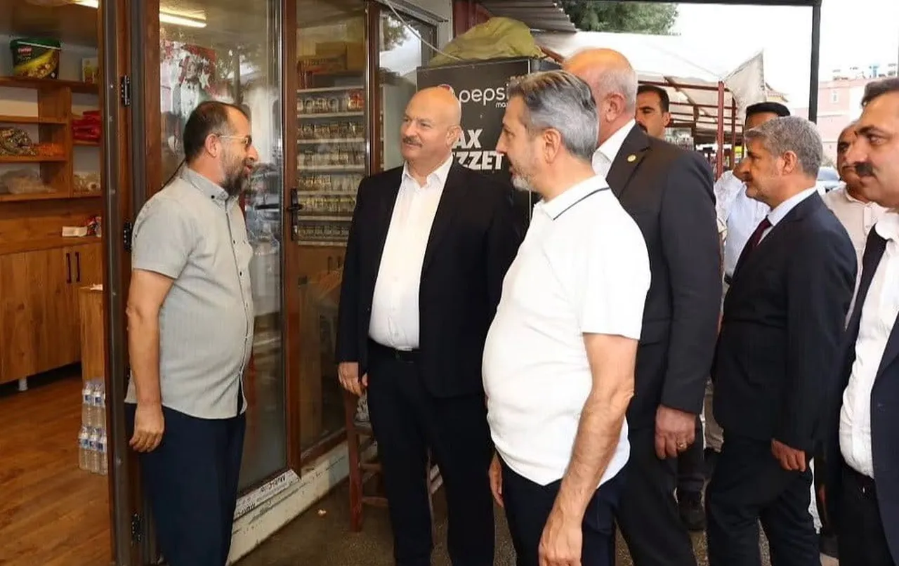 ADIYAMAN VALİSİ ABDULLAH KÜÇÜK VE BERABERİNDEKİ HEYET BESNİ İLÇESİNDE ESNAFLARLA BİR ARAYA...