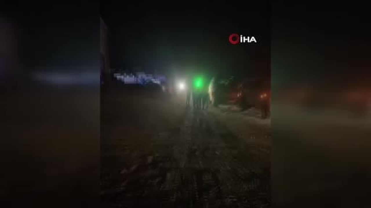 Otobüsten inip yolun karşısına geçmeye çalışan aileye panelvan çarptı: 2 ölü, 2 yaralı