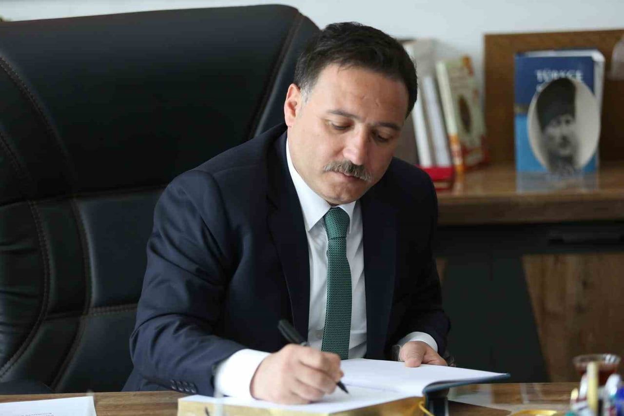 KAYSERİ VALİSİ GÖKMEN ÇİÇEK; 19 EYLÜL GAZİLER GÜNÜ DOLAYISIYLA MESAJ YAYIMLADI.