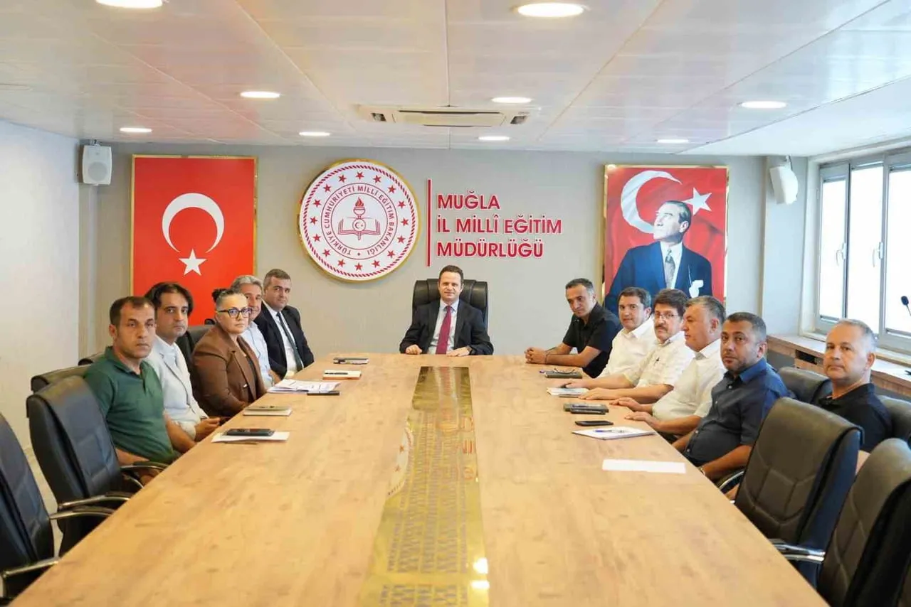 MİLLÎ EĞİTİM MÜDÜRÜ ÇAY BAŞKANLIĞINDA HAFTALIK PLANLAMA TOPLANTISI YAPILDI