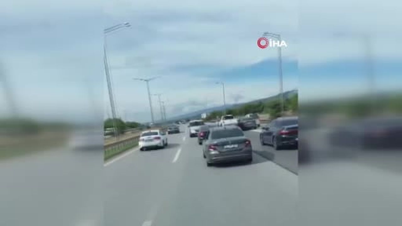 Otoyolda düğün konvoyu oluşturan sürücülere ceza yağdı