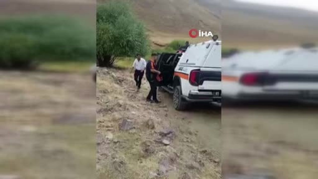 At üstünde dereyi geçmeye çalışırken akıntıya kapılan çoban hayatını kaybetti