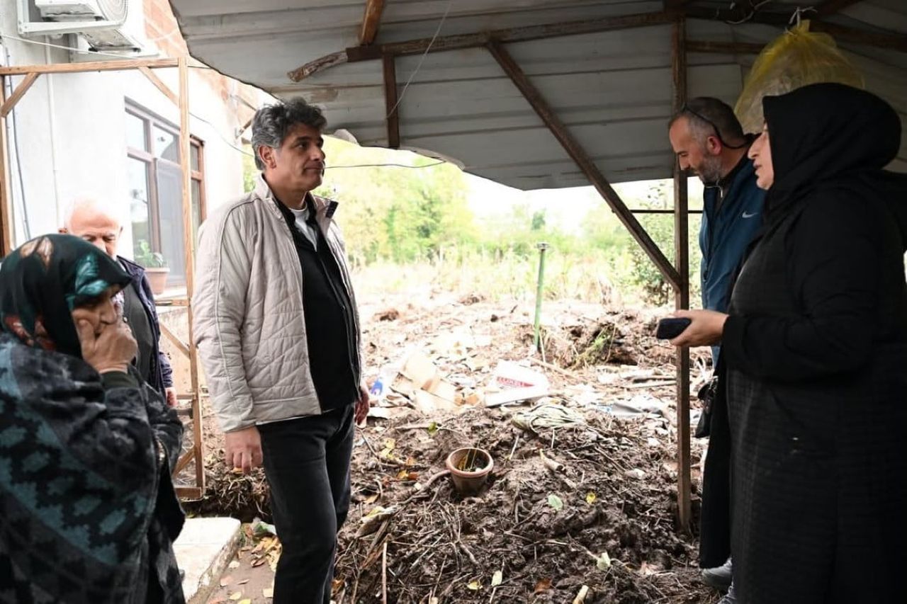 KARTEPE BELEDİYE BAŞKANI MUSTAFA KOCAMAN, İLÇEDE ETKİLİ OLAN ŞİDDETLİ YAĞIŞLARIN ARDINDAN EVLERİ...