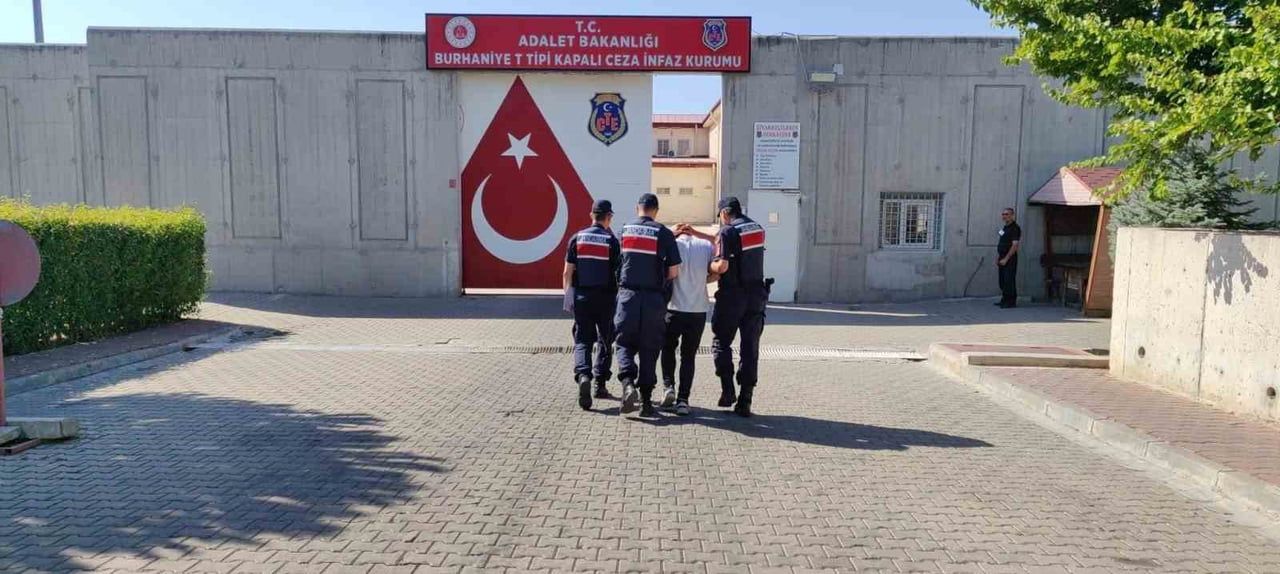 BALIKESİR’İN EDREMİT İLÇESİNDE MEYDANA GELEN ORMAN YANGINININ ARDINDAN İLÇE JANDARMA KOMUTANLIĞI...