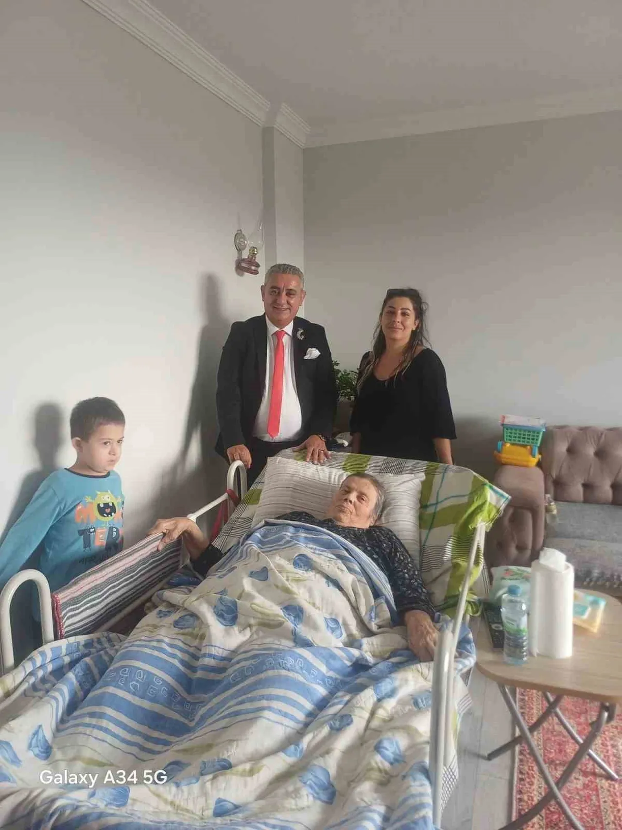 KIRŞEHİR BEYAZ AY DERNEĞİ ŞUBE BAŞKANLIĞI TARAFINDAN YATAĞA BAĞIMLI BİR AİLE BİREYİ İLE DOWN...
